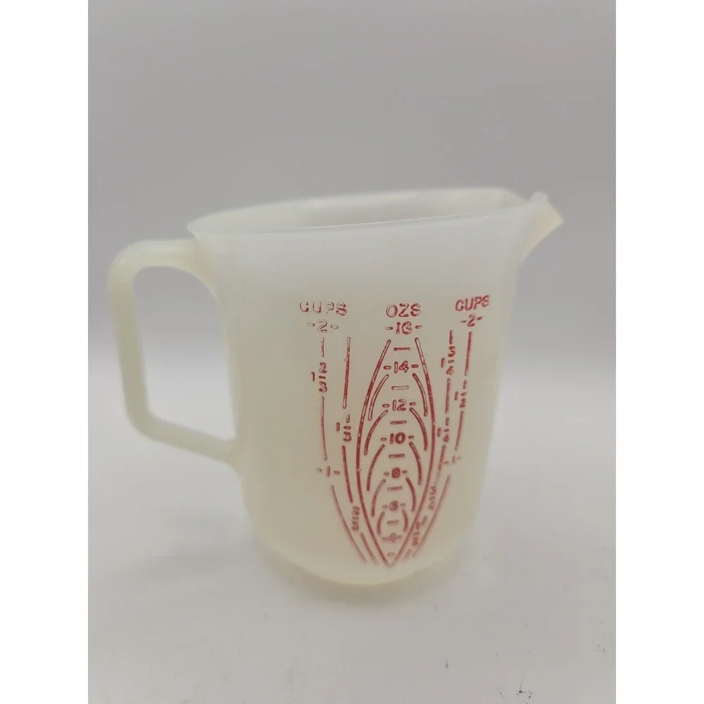 Vintage Tupperware 2 Cup 16 Oz Measuring Cup Pitcher 134 Raised Red Lettering